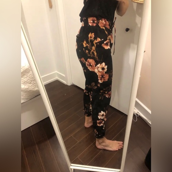 DYNAMITE Sacha floral pants - Picture 6 of 6